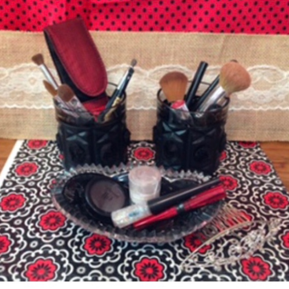 Decorative whiskey glasses and dish set